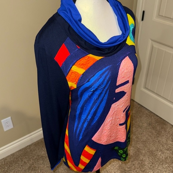 Simply Art by Dolcezza Vibrant Blue Pink Graphic cowl neck sweater Picasso vibes - Picture 3 of 11